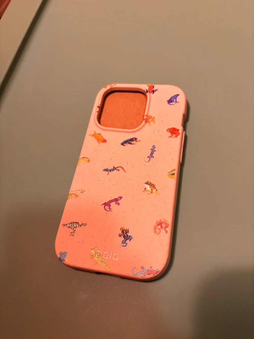Seashell Tiny Amphibians iPhone 15 Pro Pela Case